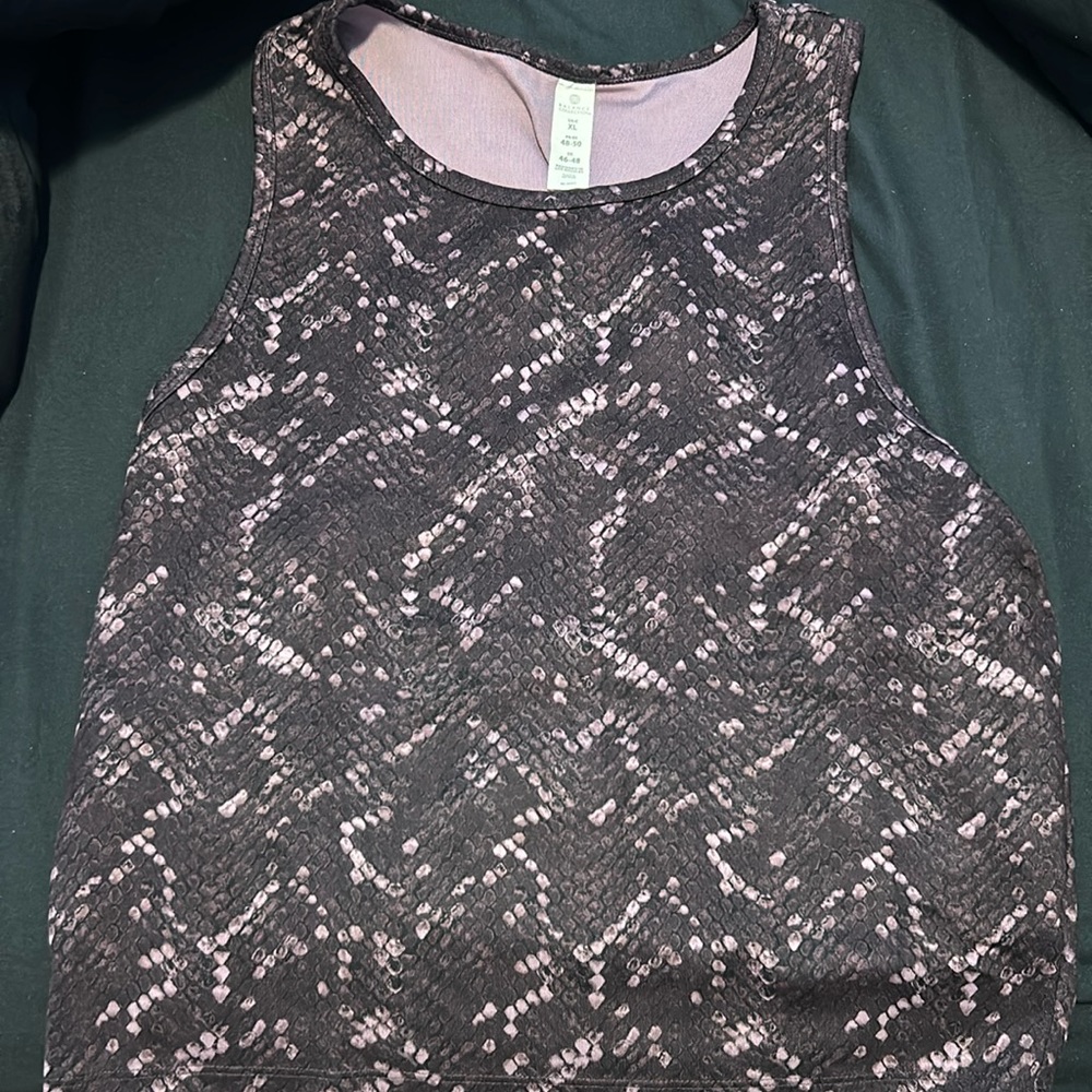 Size XL cropped workout tank top
